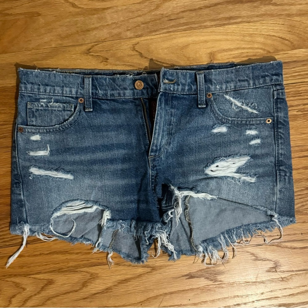 Lucky Brand cut off jean shorts. Size 10/30